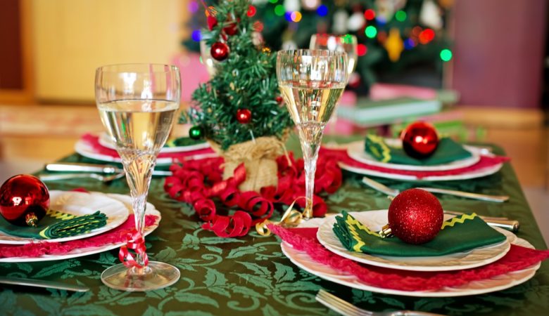 Unha mesa preparada para un xantar ou cea de Nadal