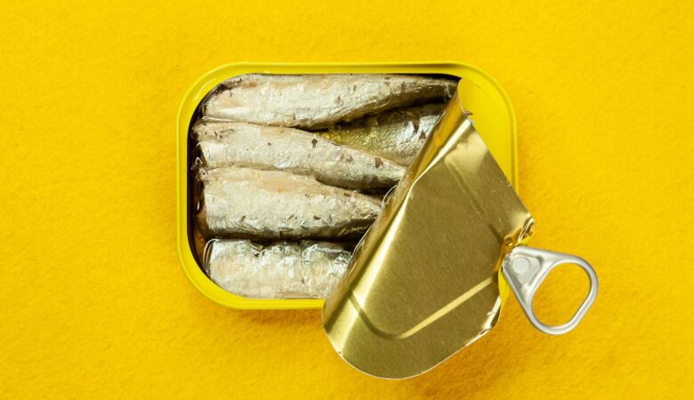 Unha lata de sardiñas, un dos alimentos que se propoñe para esta nova dieta. Foto: Karen Laårk Boshoff